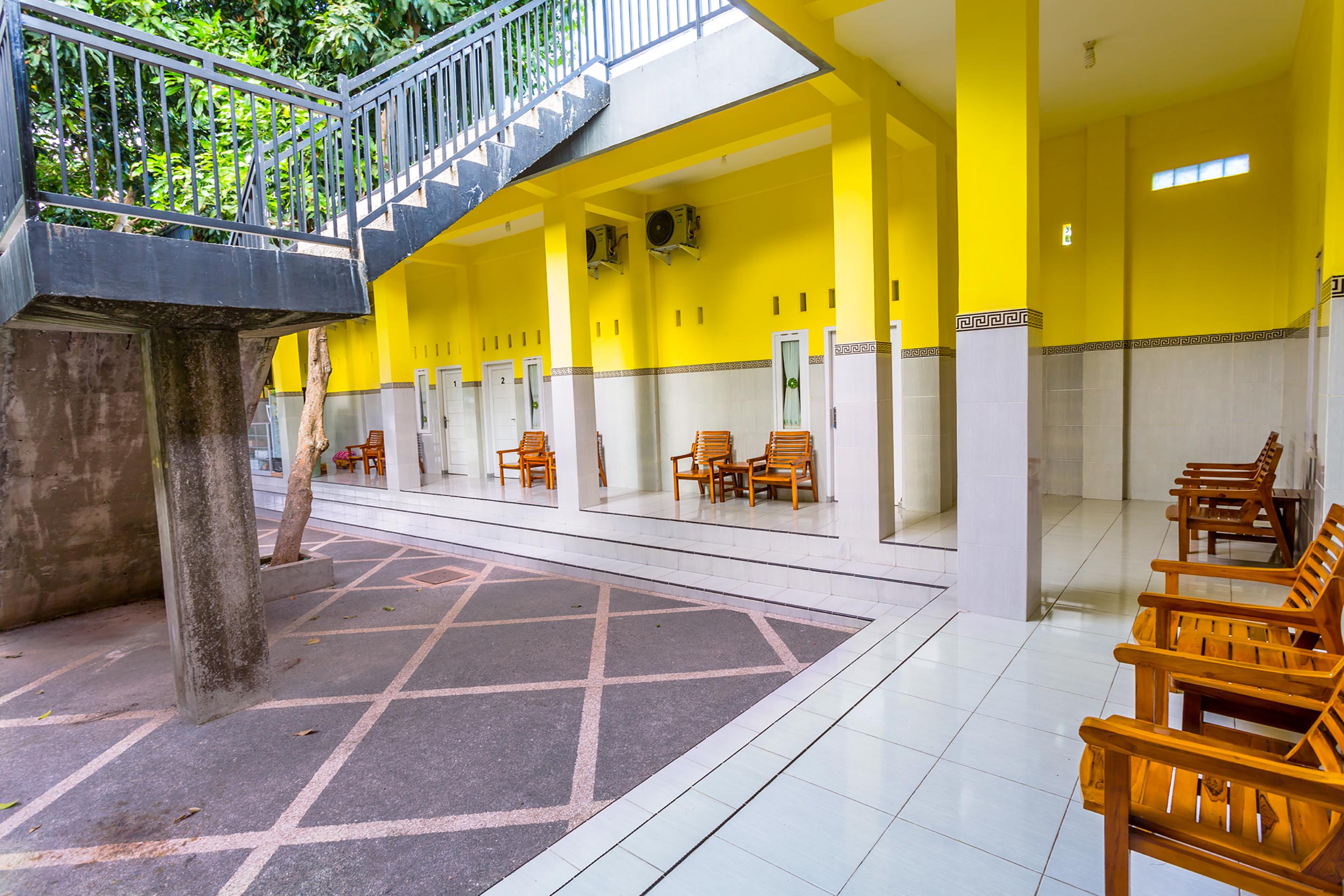 OYO 1427 Azzahra Guest House Mataram Exterior foto